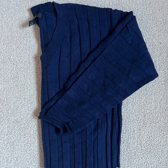 forever 21 v-neck sweater - Picture 1 of 3